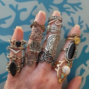 Lot of 18 Fashion Rings